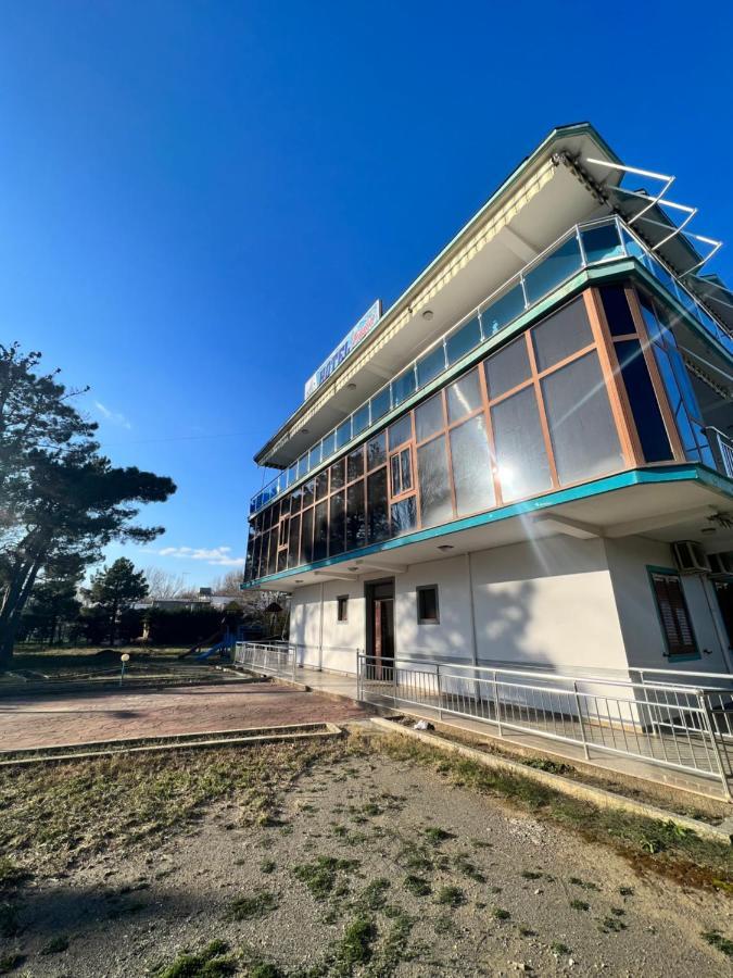 Kamberi Hotel & Apartments 2 Velipoje Bagian luar foto